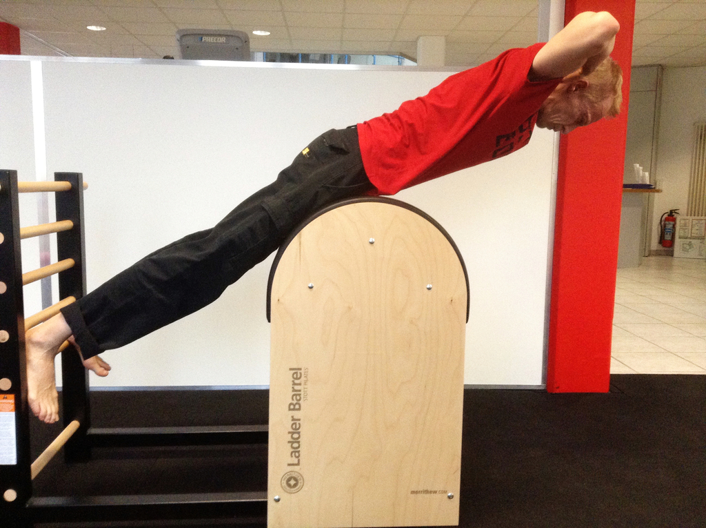 Training auf dem Ladder Barrel im Studio von roth training